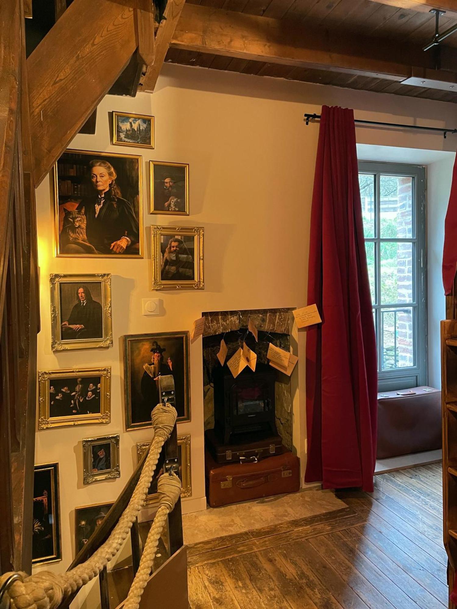 Impasse Des Mysteres - La Maison Des Sorciers Lehon/Dinan Extérieur photo