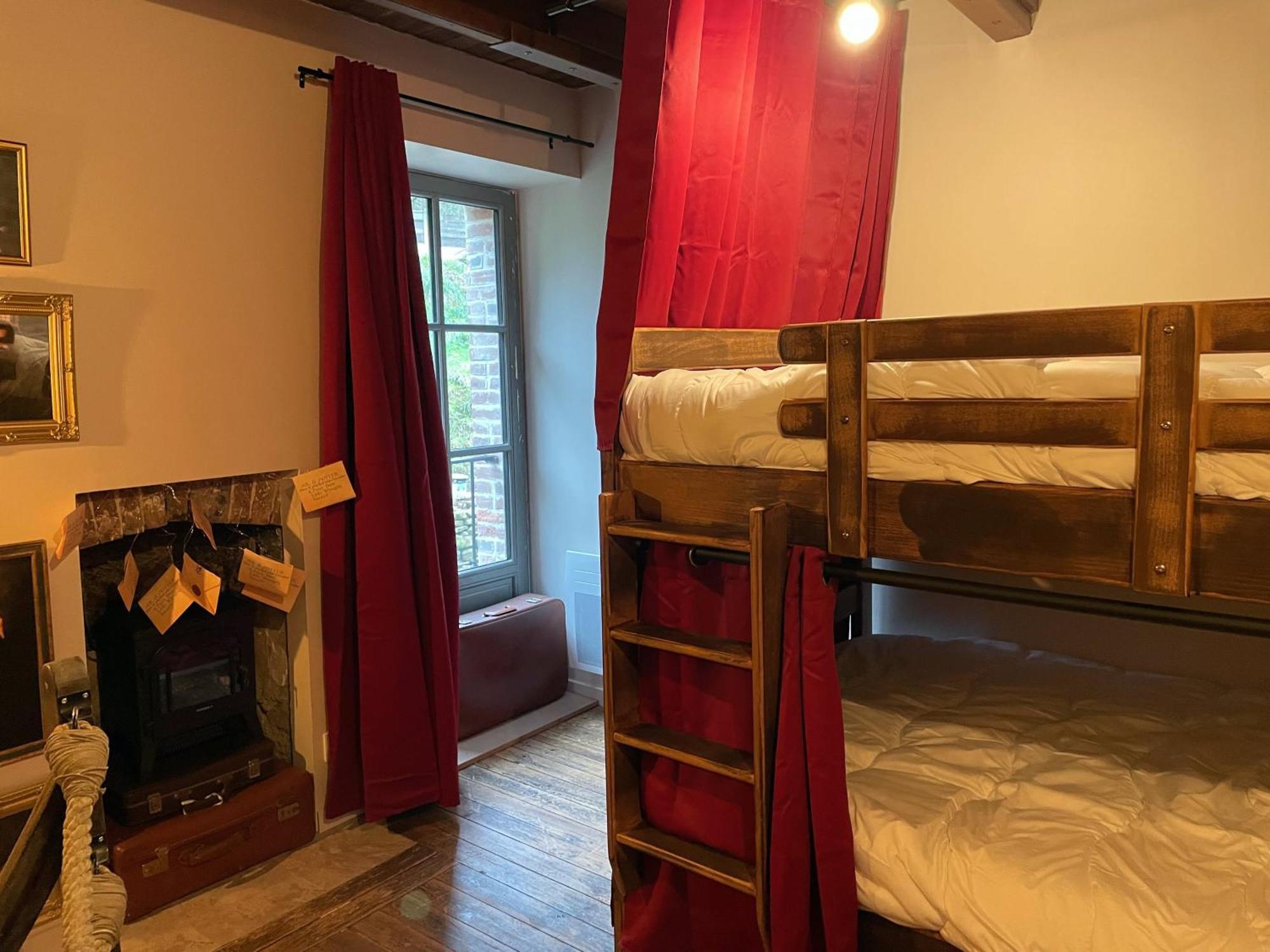 Impasse Des Mysteres - La Maison Des Sorciers Lehon/Dinan Extérieur photo