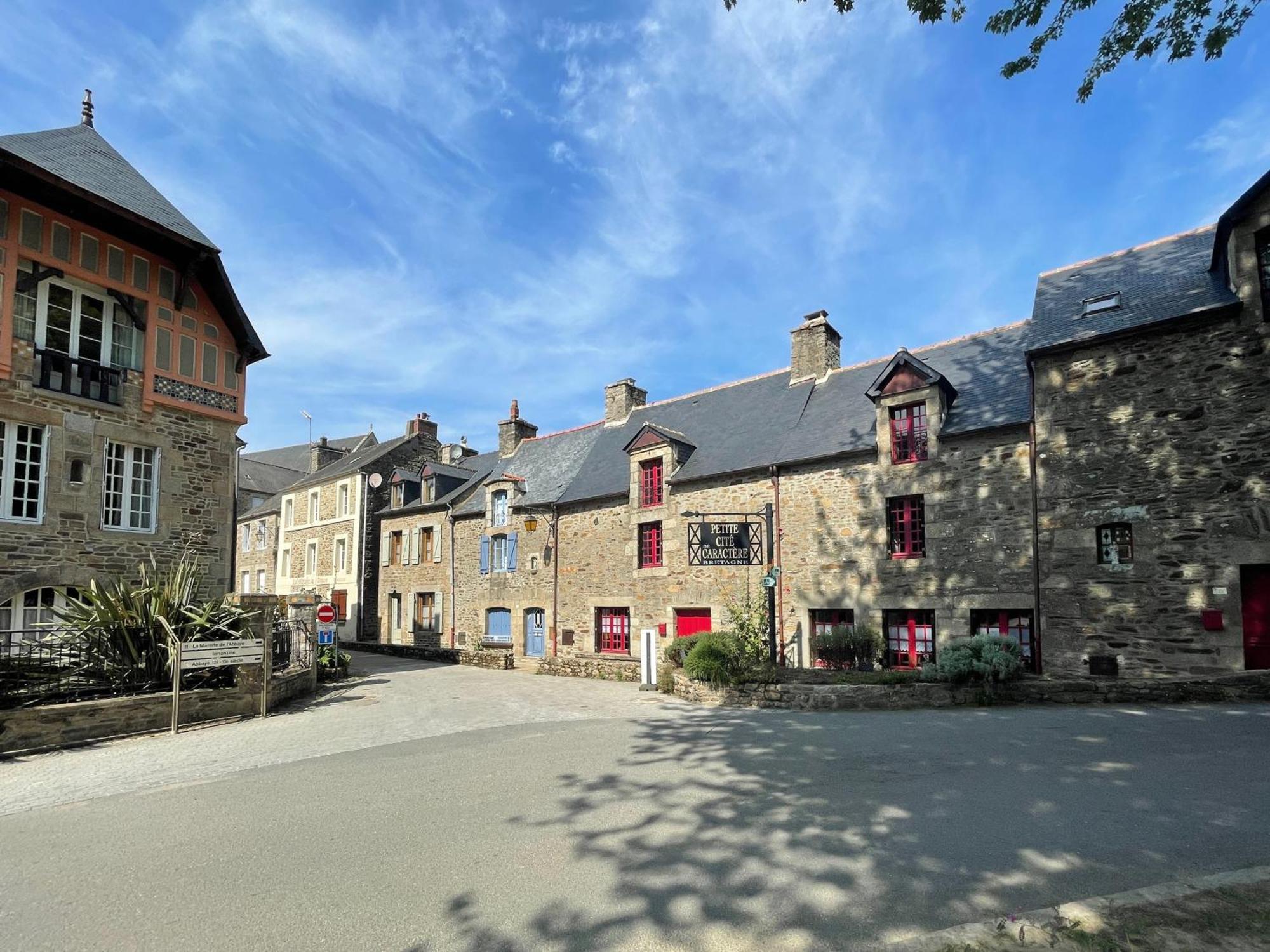 Impasse Des Mysteres - La Maison Des Sorciers Lehon/Dinan Extérieur photo