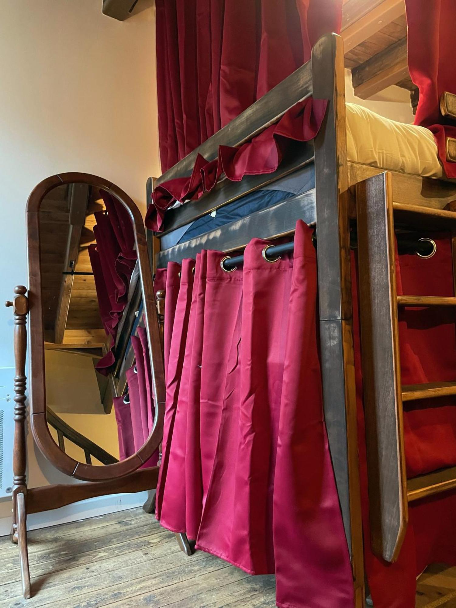 Impasse Des Mysteres - La Maison Des Sorciers Lehon/Dinan Extérieur photo